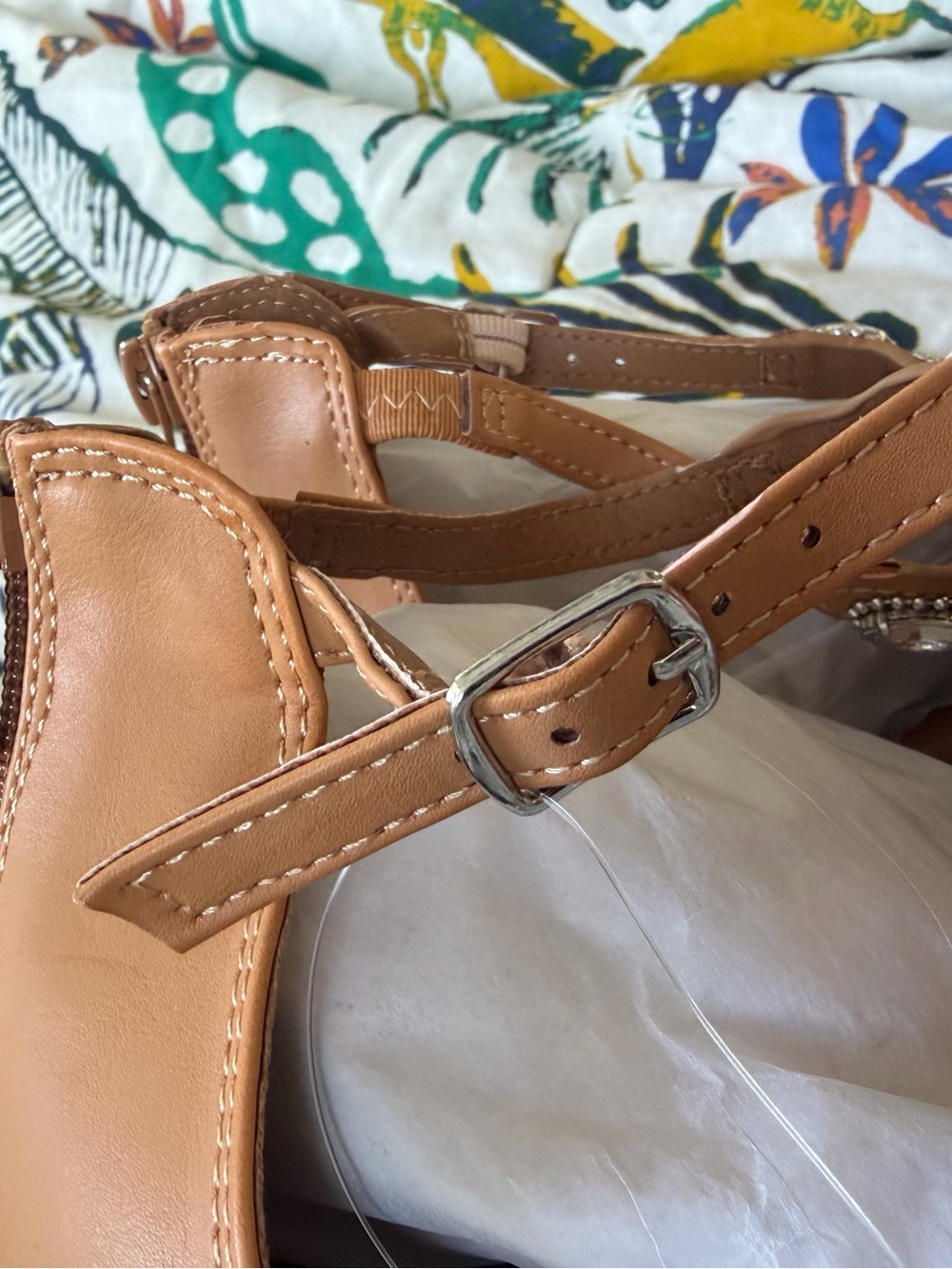NWT 10.5W Torrid Tan Jeweled T-Strap Sandals - Picture 3 of 5